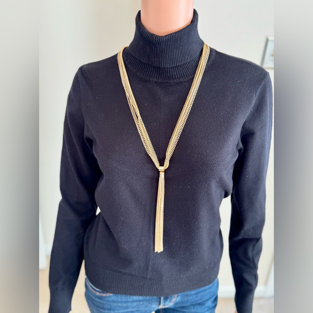 NWT Macy’s Gold Tone Snake V-Neck Chain with Tassel & Matching Earrings - Picture 4 of 8